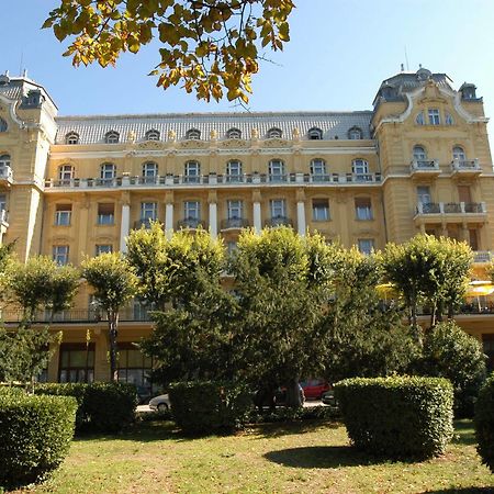 Guest House Hotel Riviera Pula Ngoại thất bức ảnh