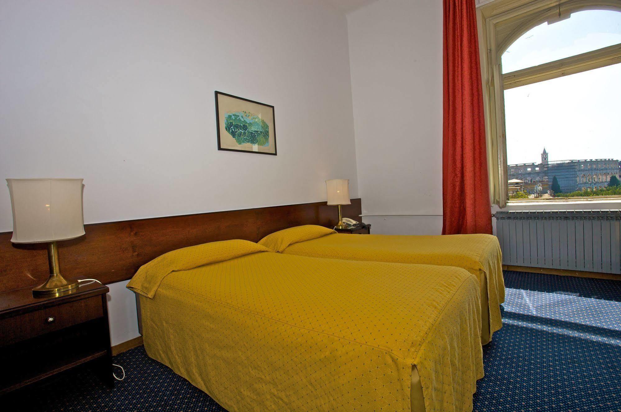 Guest House Hotel Riviera Pula Ngoại thất bức ảnh