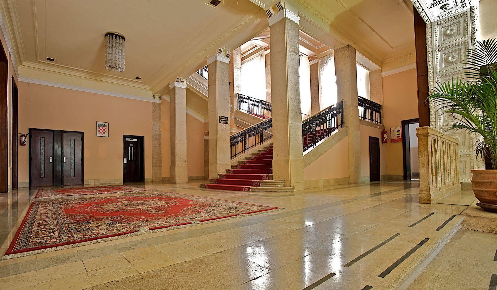 Guest House Hotel Riviera Pula Ngoại thất bức ảnh